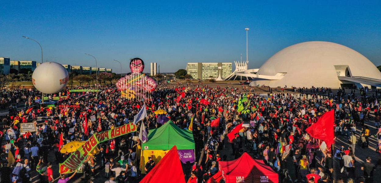 800 mil pessoas foram às ruas nos atos contra Bolsonaro