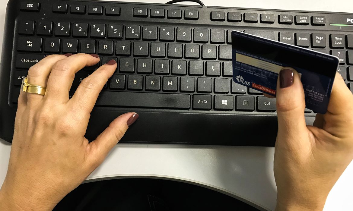 Contribuinte poderá pagar taxas federais com cartão de crédito