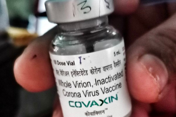 Governo desiste de comprar vacina Covaxin após denúncias corrupção na CPI da Covid