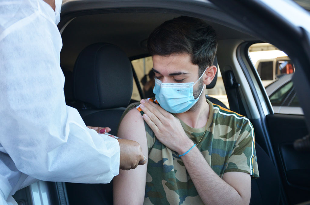 Saúde inicia vacinação de pessoas com 18 anos com comorbidades