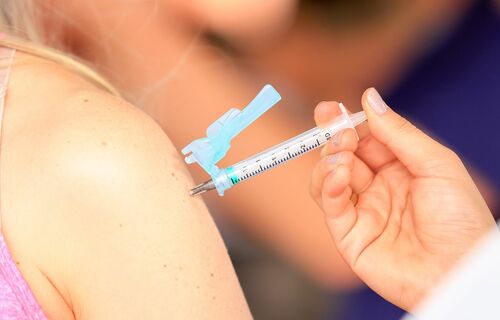 Vacinação continua em 11 postos neste sábado