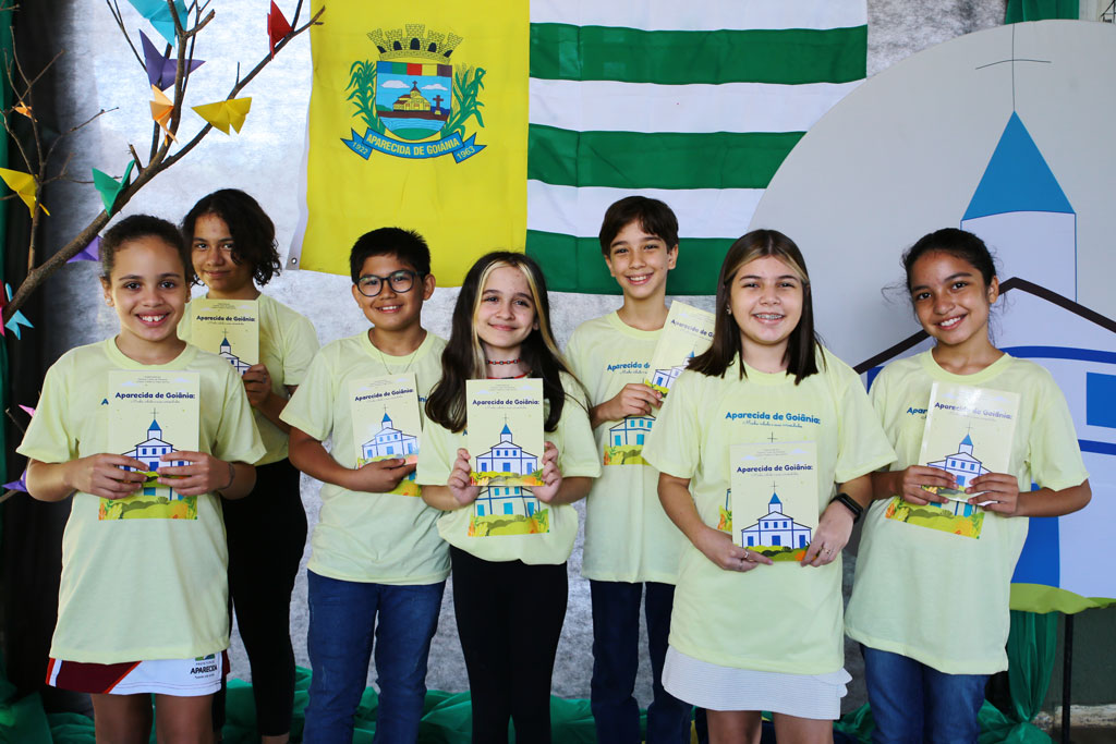 Escola municipal comemora centenário de Aparecida com literatura