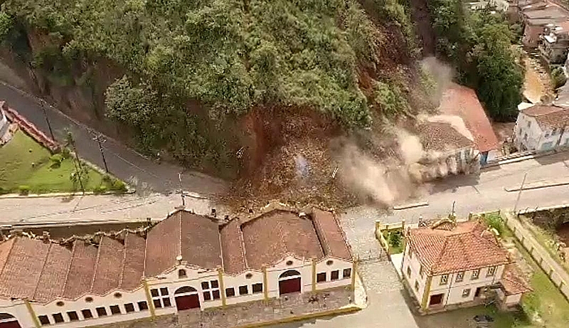 Vídeo: Deslizamento de terra destrói casarão em Ouro Preto