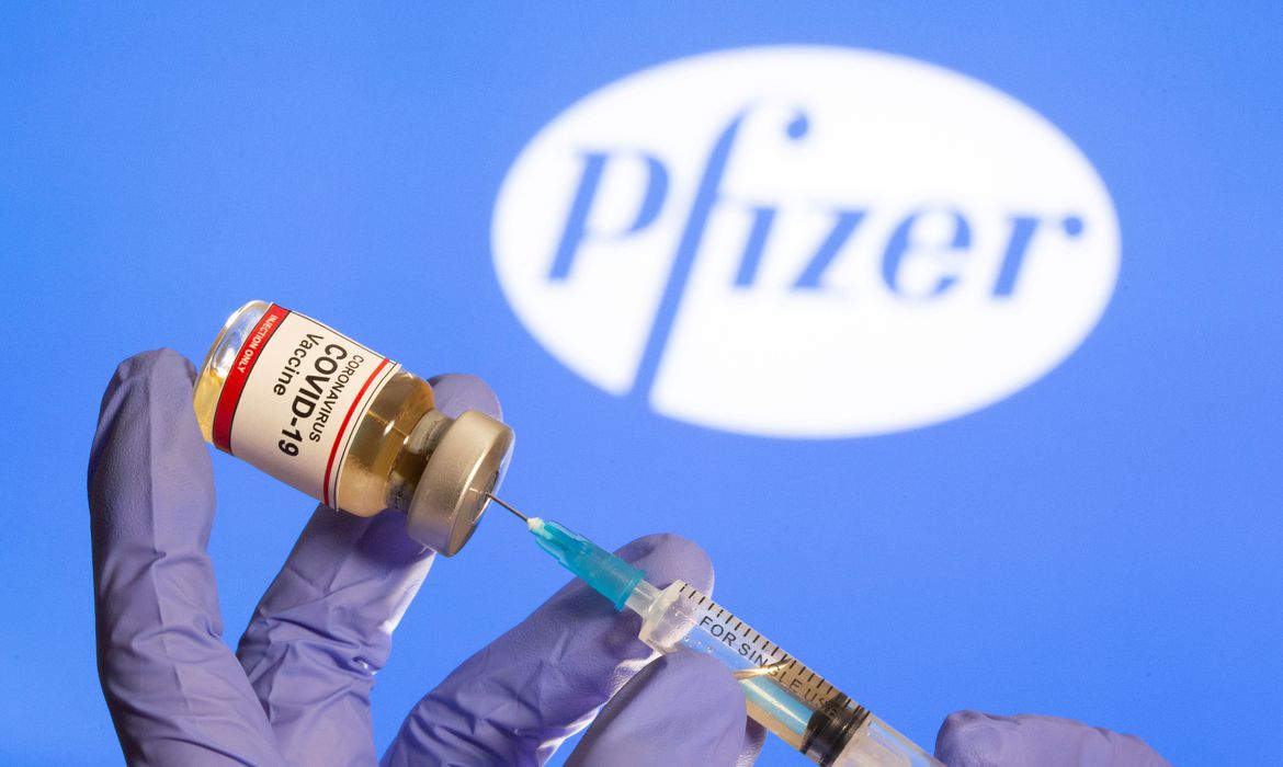 Brasil recebe primeiro lote de vacinas da Pfizer