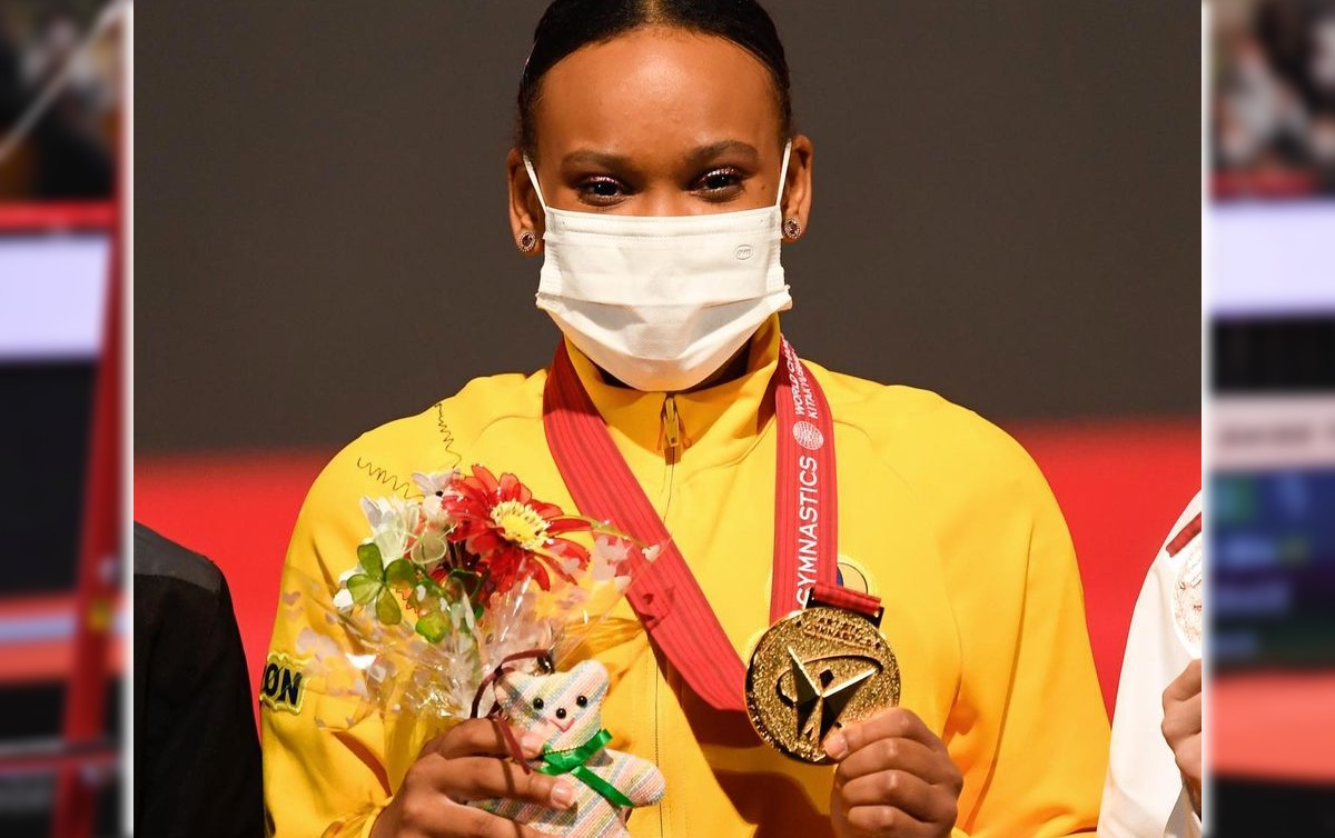 Rebeca ganha ouro e prata no mundial de ginástica no Japão