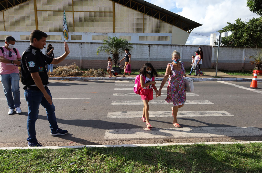 SMTA faz campanha para previnir acidentes na porta de escolas em Aparecida