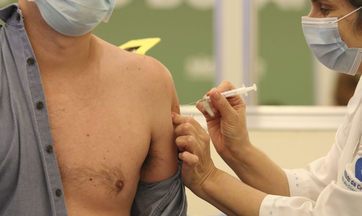 Com vacinômetros, população pode acompanhar imunização nos estados