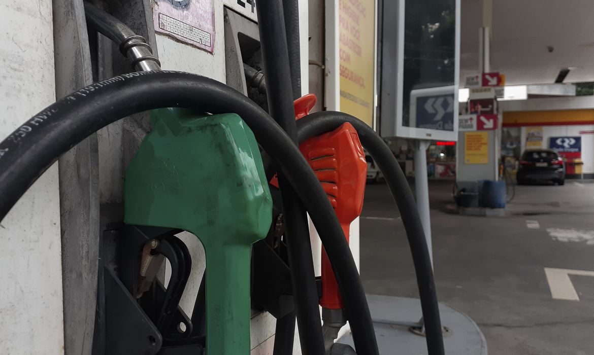 Petrobrás reduz em R$ 0,15 o litro da gasolina