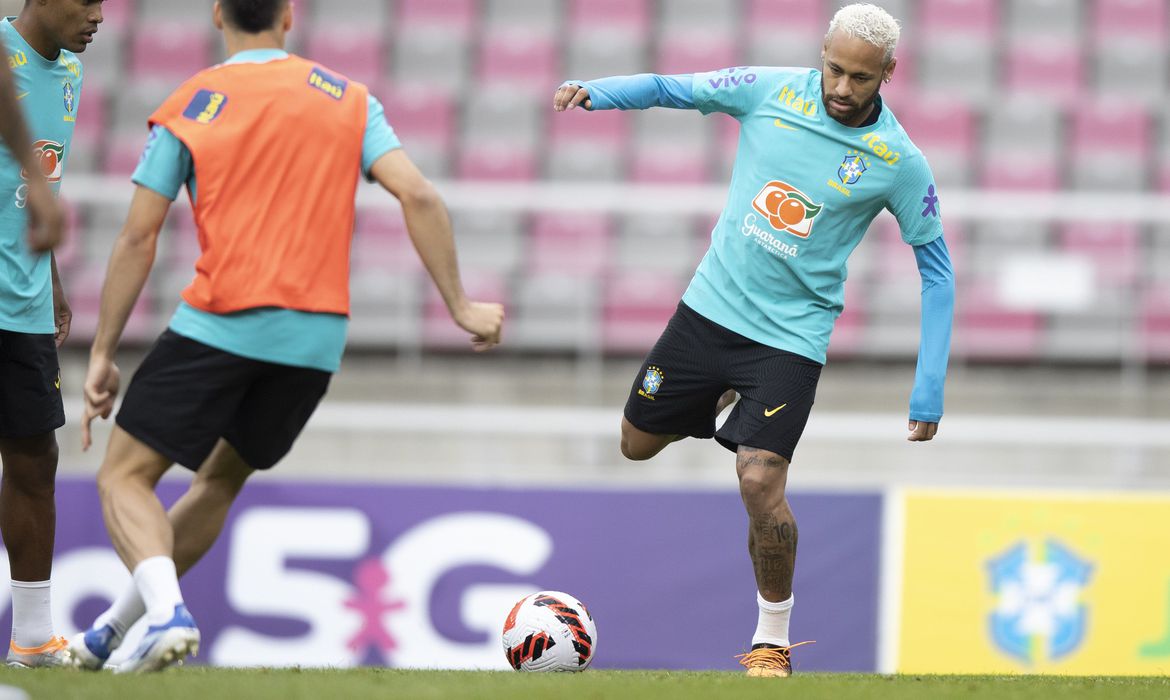 Neymar se contunde em treino e pode desfalcar a seleção