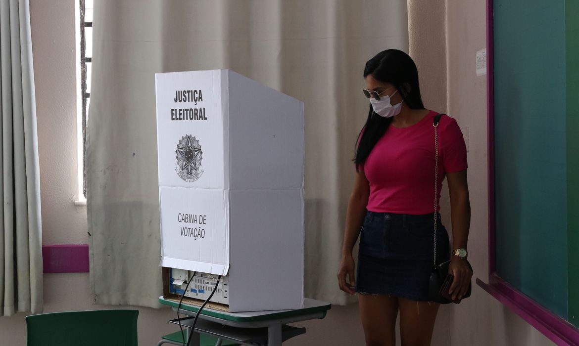 Mulheres confirmam maioria no eleitorado com 53%, informa TSE