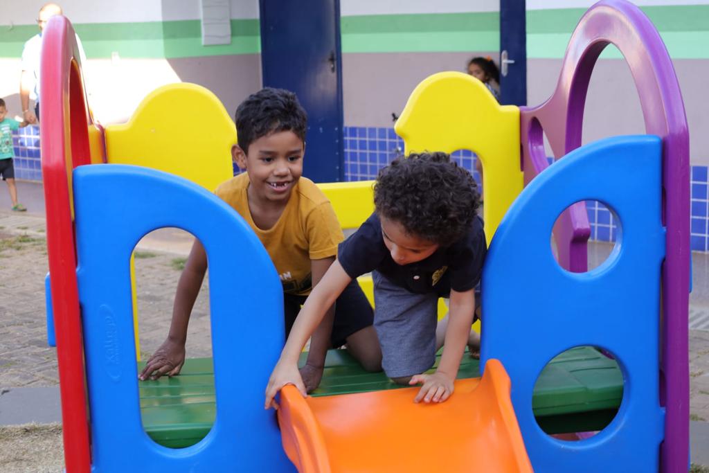 Imagem destacada do post: Prefeitura entrega parquinhos nos CMEIs de Aparecida