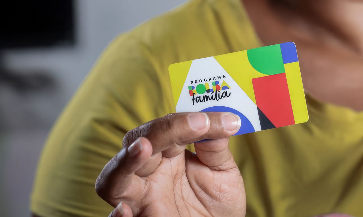 Imagem destacada do post: Bolsa Família ajuda a tirar 43 milhões de brasileiros da extrema pobreza