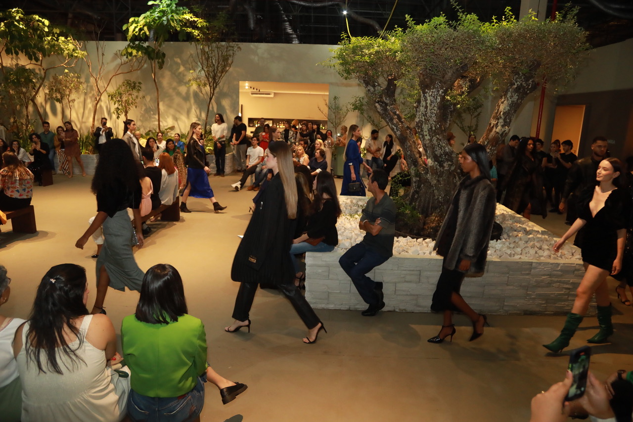 Imagem destacada do post: Amarê Fashion  levanta debate sobre moda sustentável e circular em talk e desfile de brechós
