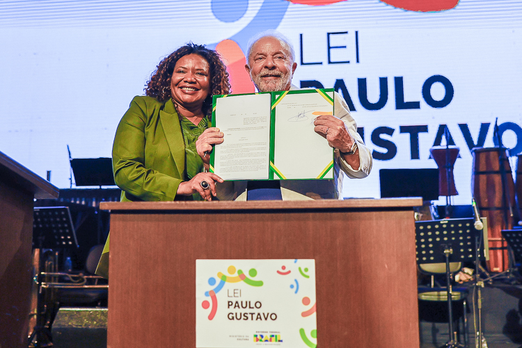 Imagem destacada do post: Governo Lula retoma investimentos na cultura brasileira