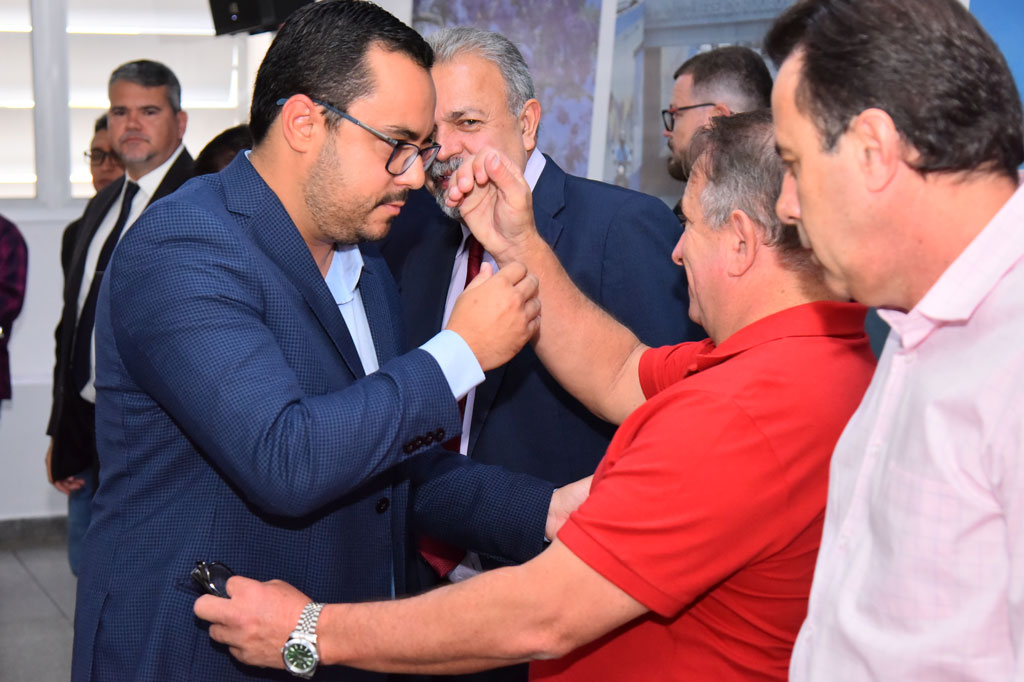 Imagem destacada do post: Vilmar empossa Tales de Castro na Segurança Pública de Aparecida