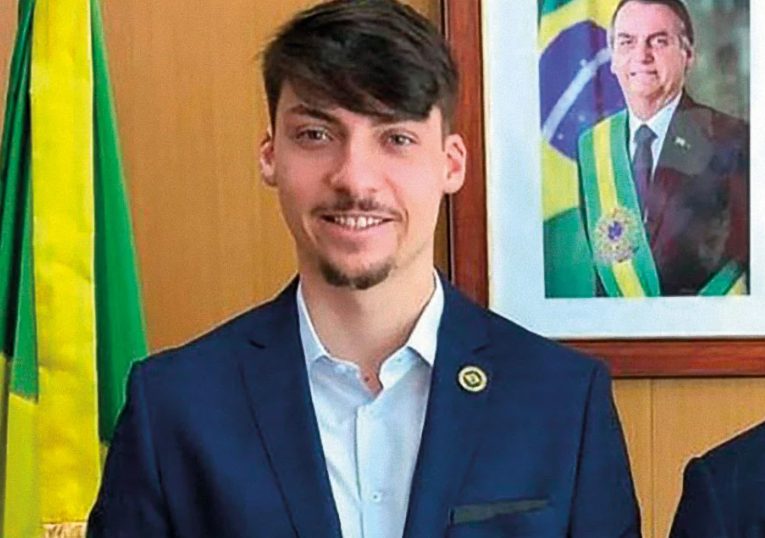 Imagem destacada do post: Jair Renan é alvo de operação da polícia do Distrito Federal por acusação de estelionato