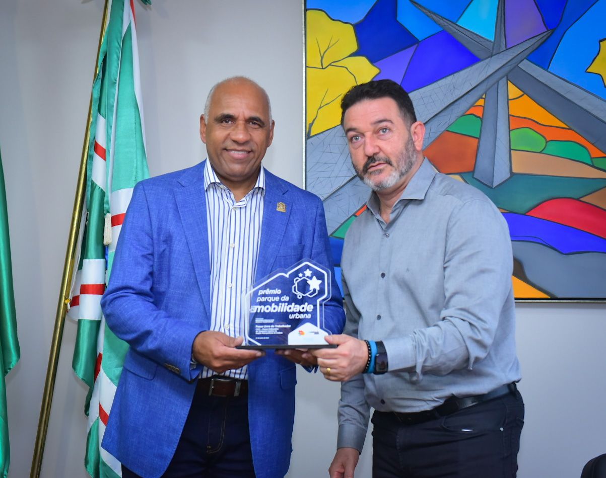Imagem destacada do post: Prefeito Rogério recebe Prêmio Nacional de Mobilidade Urbana, em reconhecimento pela inovação do Passe Livre do Trabalhador