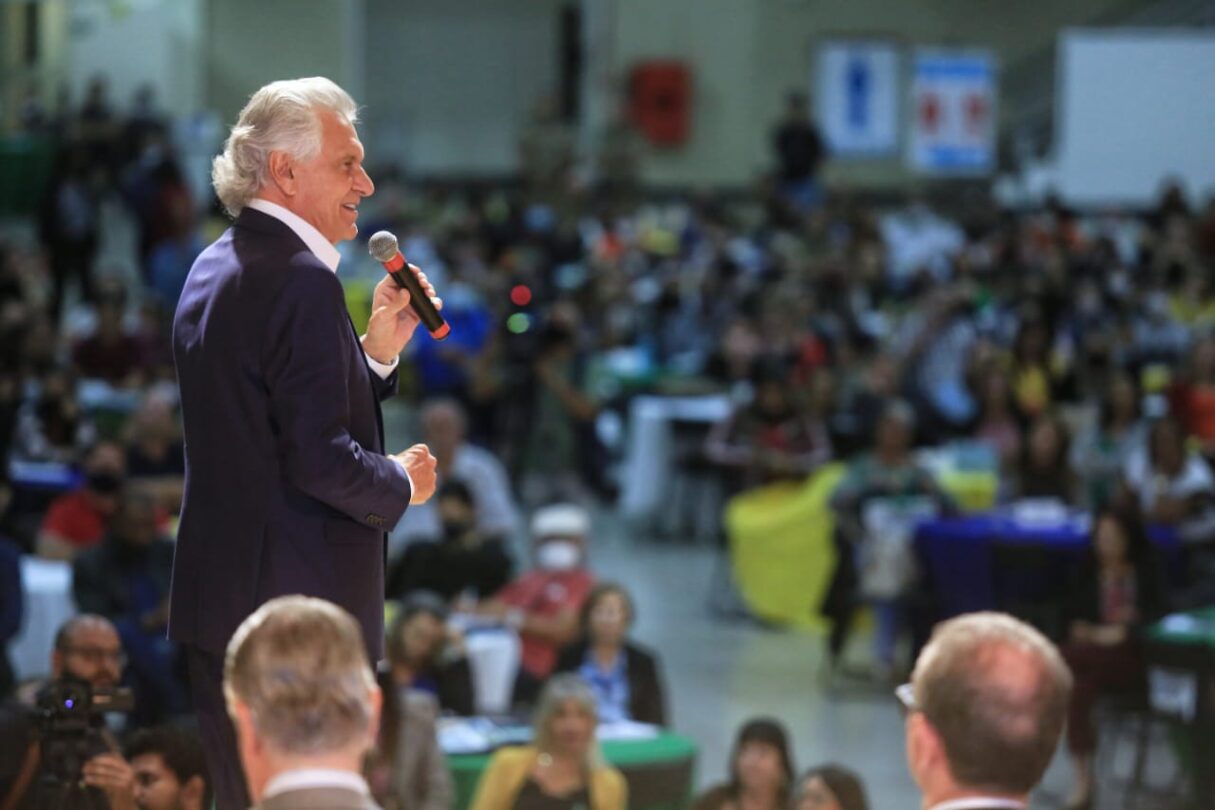 Imagem destacada do post: Caiado anuncia bônus para os servidores da Educação