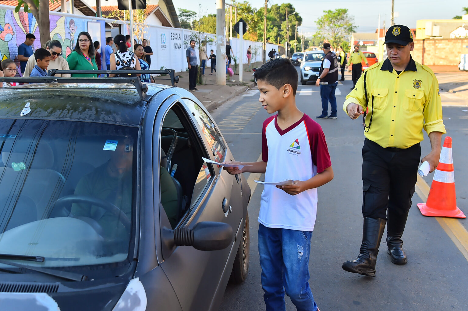 Imagem destacada do post: Estudantes da escola municipal Nova Olinda e agentes de trânsito da SMTA realizam blitz educativa