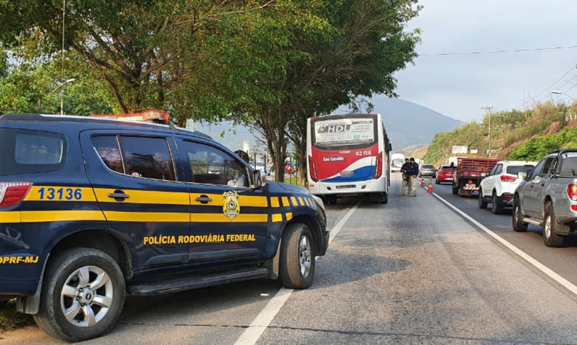Imagem destacada do post: PRF faz operação padrão neste feriado