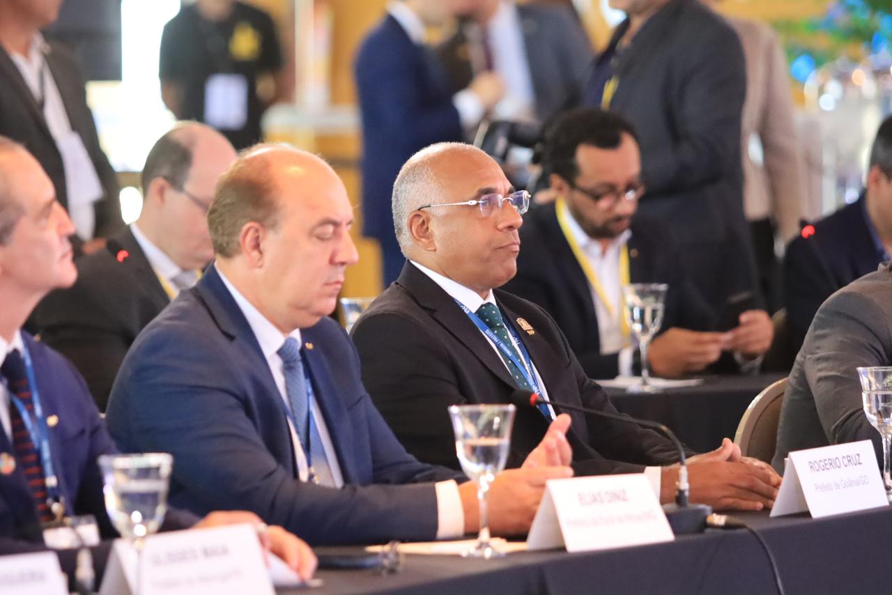 Imagem destacada do post: Prefeito Rogério Cruz participa de abertura da reunião da Frente Nacional de Prefeitas e Prefeitos (FNP), em Brasília