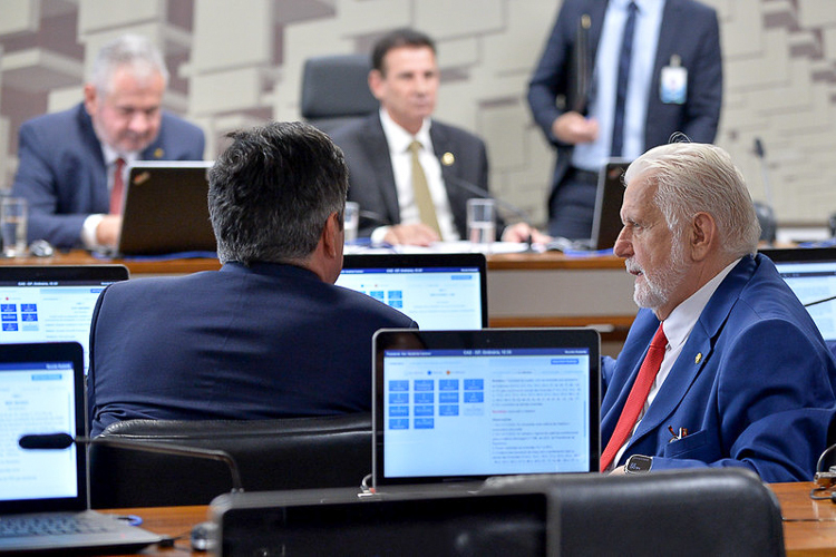 Imagem destacada do post: Taxação de super-ricos e offshores é aprovada em comissão de economia do Senado Federal