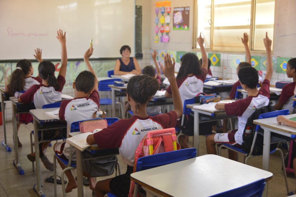 Imagem destacada do post: Servidores da Educação em Aparecida ganham abono salarial