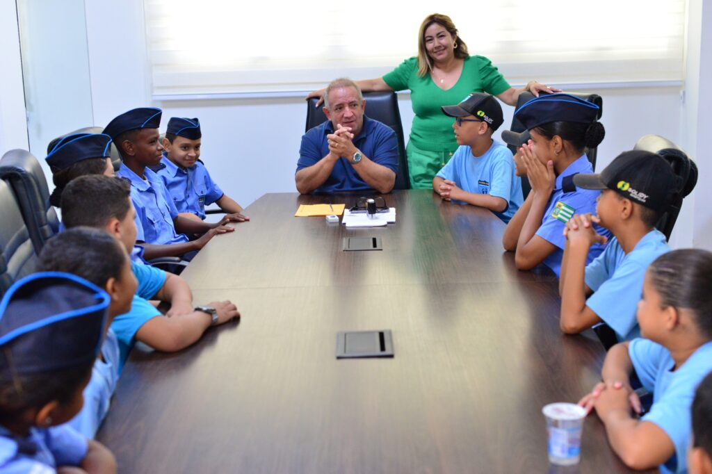 Imagem destacada do post: Guarda Mirim visita o prefeito Vilmar Mariano