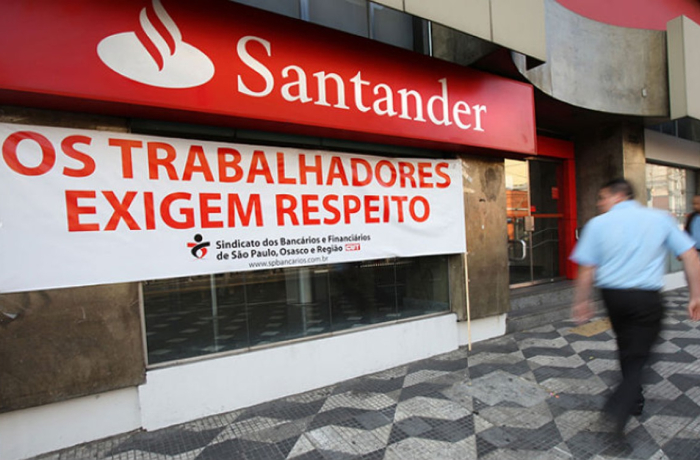 Imagem destacada do post: Bancos mantêm altos lucros em 2023, mas fecham 6 mil postos de trabalho