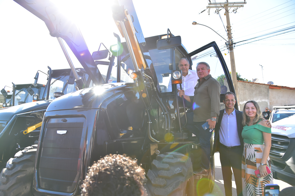 Imagem destacada do post: Novo maquinário vai otimizar serviços urbanos em Aparecida
