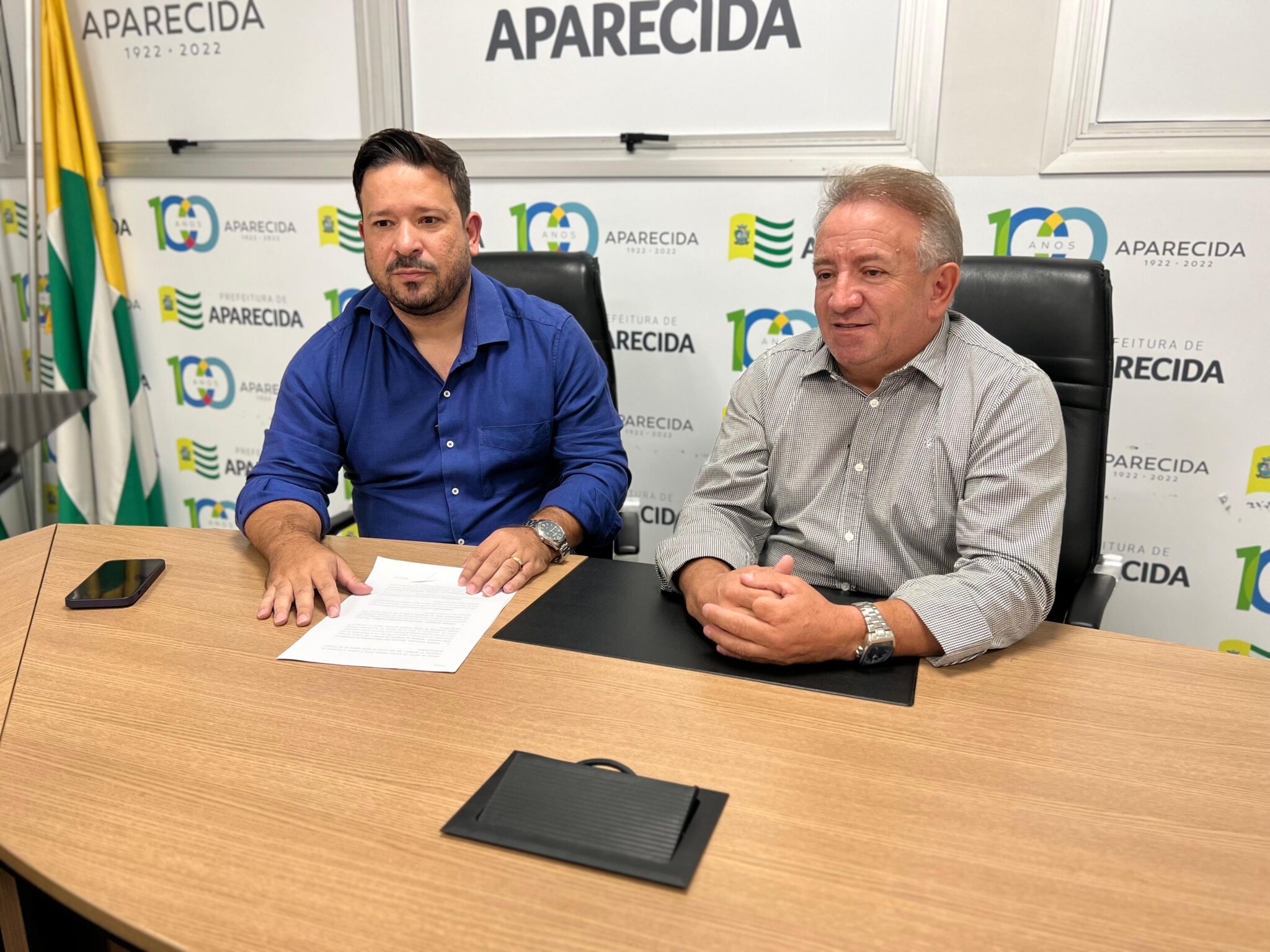 Imagem destacada do post: Vilmar Mariano assina acordo que repassa R$ 9 milhões em retroativos a servidores administrativos da educação