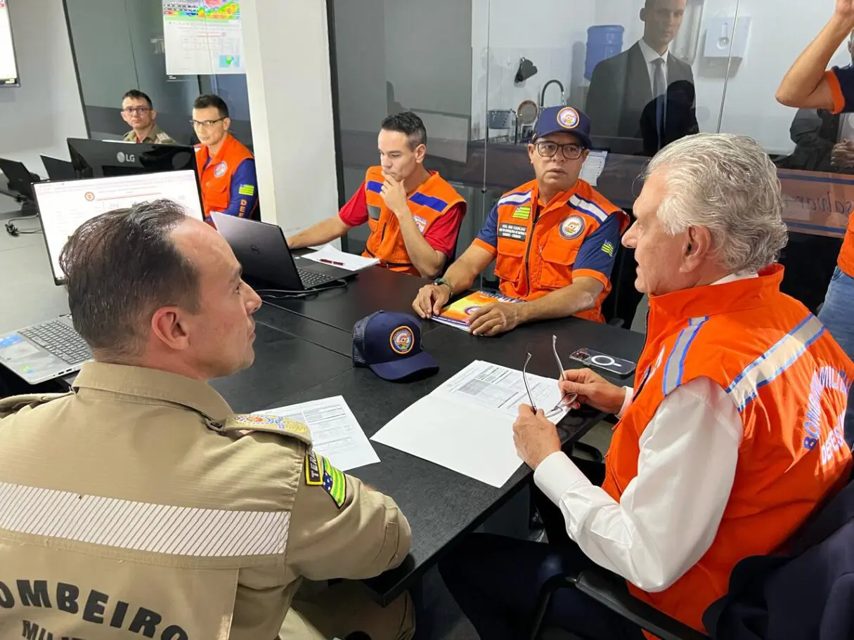Imagem destacada do post: Caiado mobiliza bombeiros para arrecadar mantimentos para as vítimas da enchente no RS