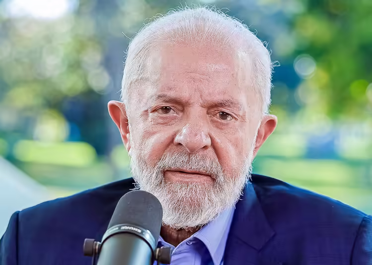 Imagem destacada do post: Lula critica comportamento do presidente do BC, Campos Neto, que faz política ao lado do governador Tarcísio, de SP