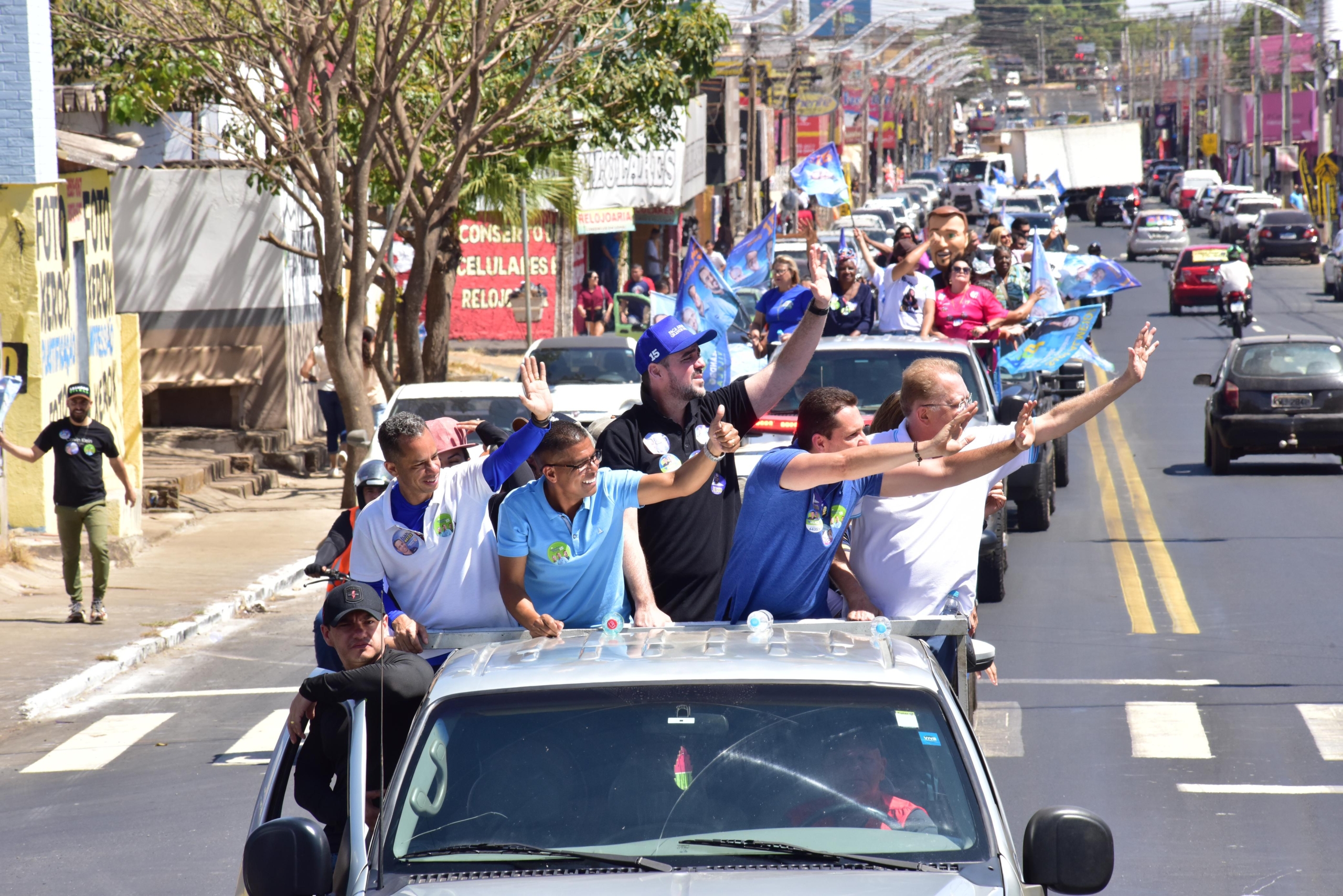 Imagem destacada do post: Carreata de Vilela recebe apoio dos moradores e comerciantes