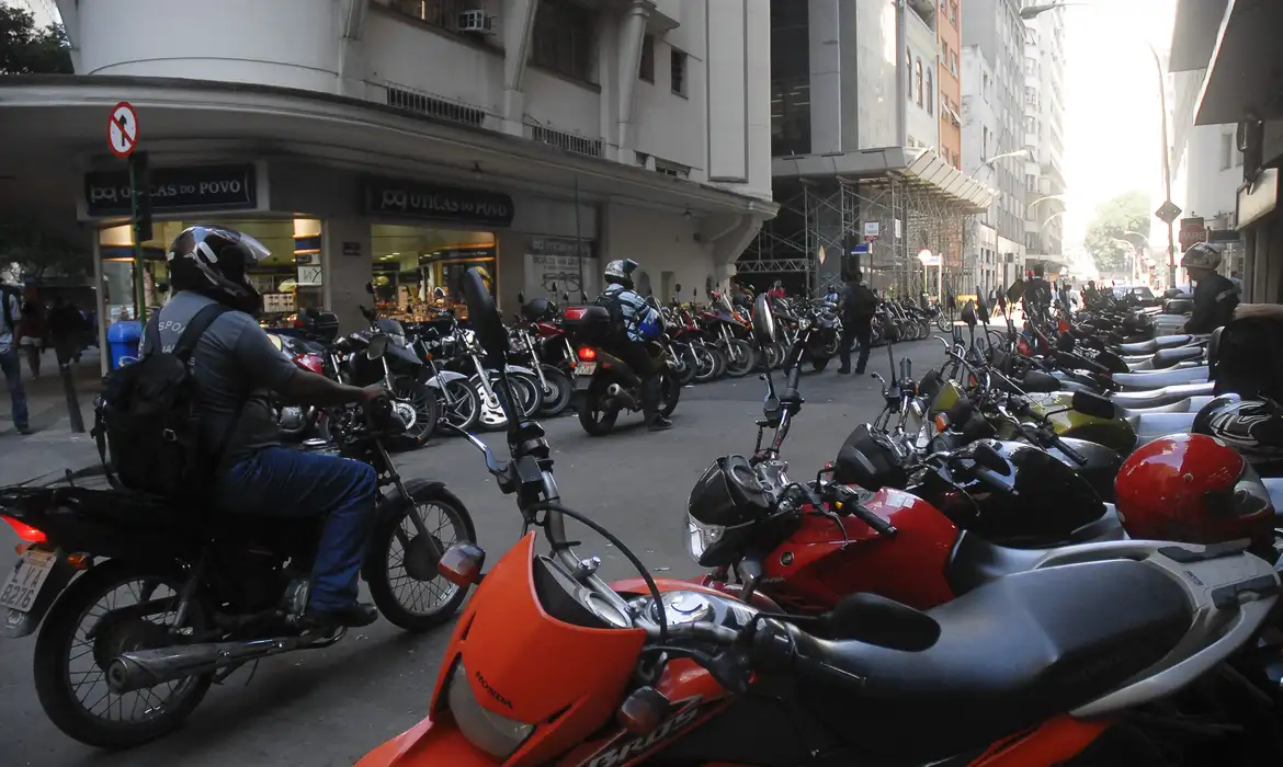 Imagem destacada do post: Senatram: mais da metade dos motociclistas não têm CNH