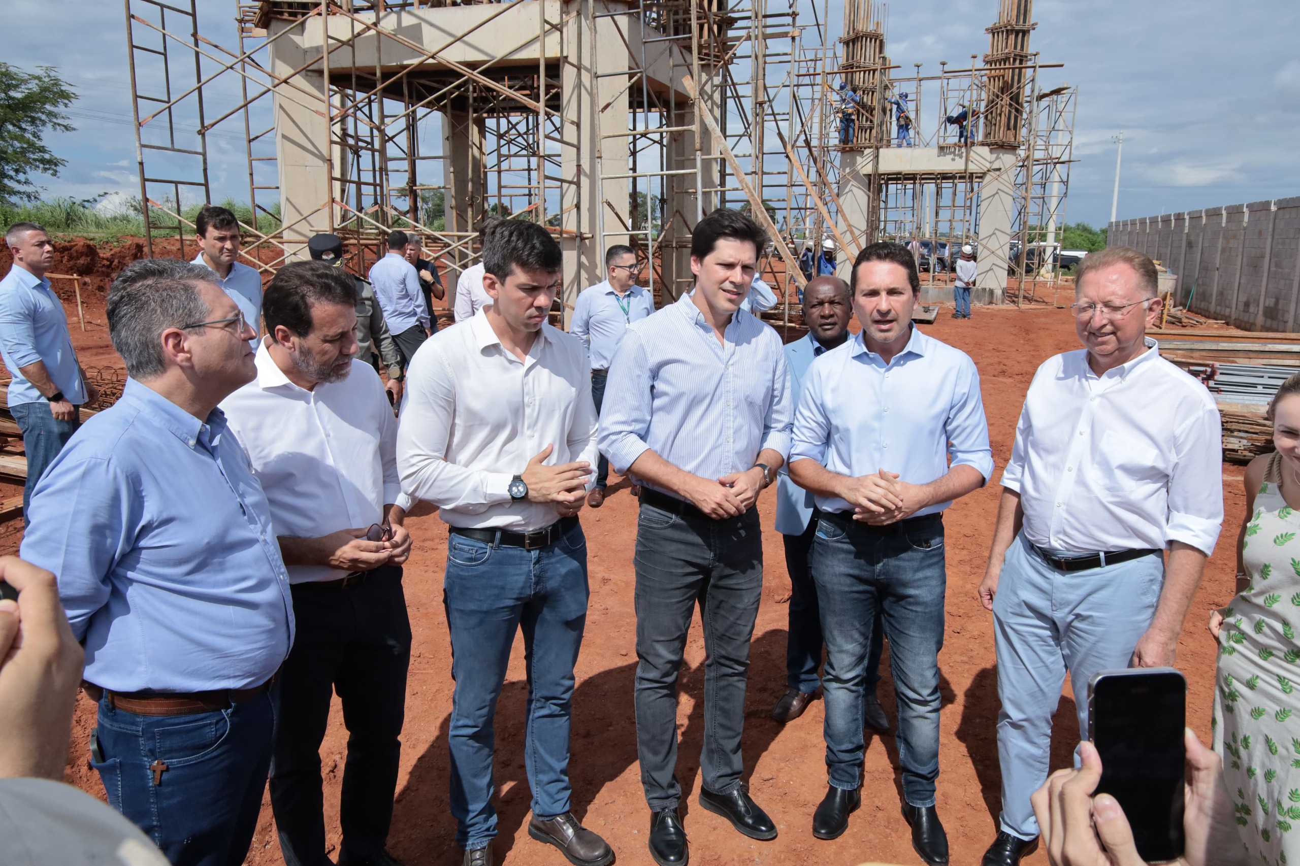 Imagem destacada do post: Vilela e Daniel vistoriam obras do Distrito Agroindustrial Norberto Teixeira