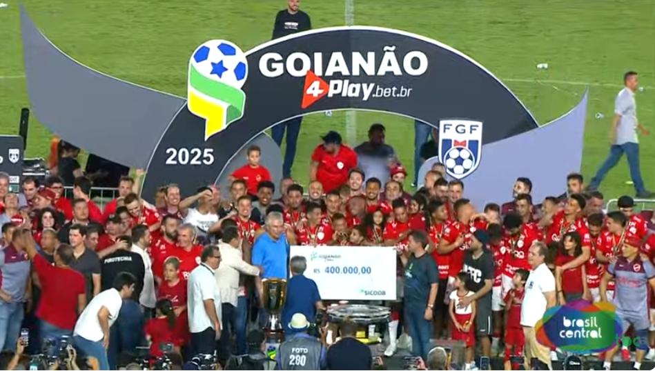 Imagem destacada do post: Vila Nova faz 3×0 no Anápolis e é campeão goiano de 2025