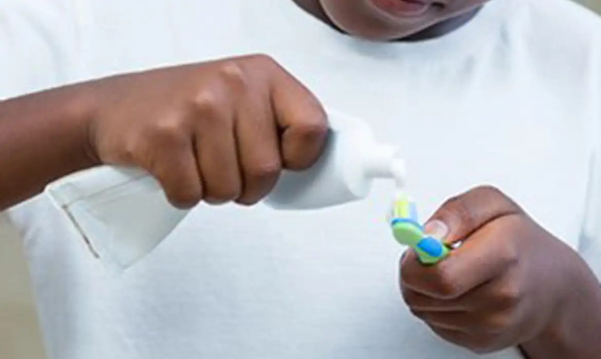 Imagem destacada do post: Anvisa suspende venda do creme dental Colgate Total Clean Mint