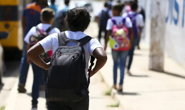 Imagem destacada do post: Pé-de-Meia: Incentivo Matrícula começa a ser pago nesta segunda (31)