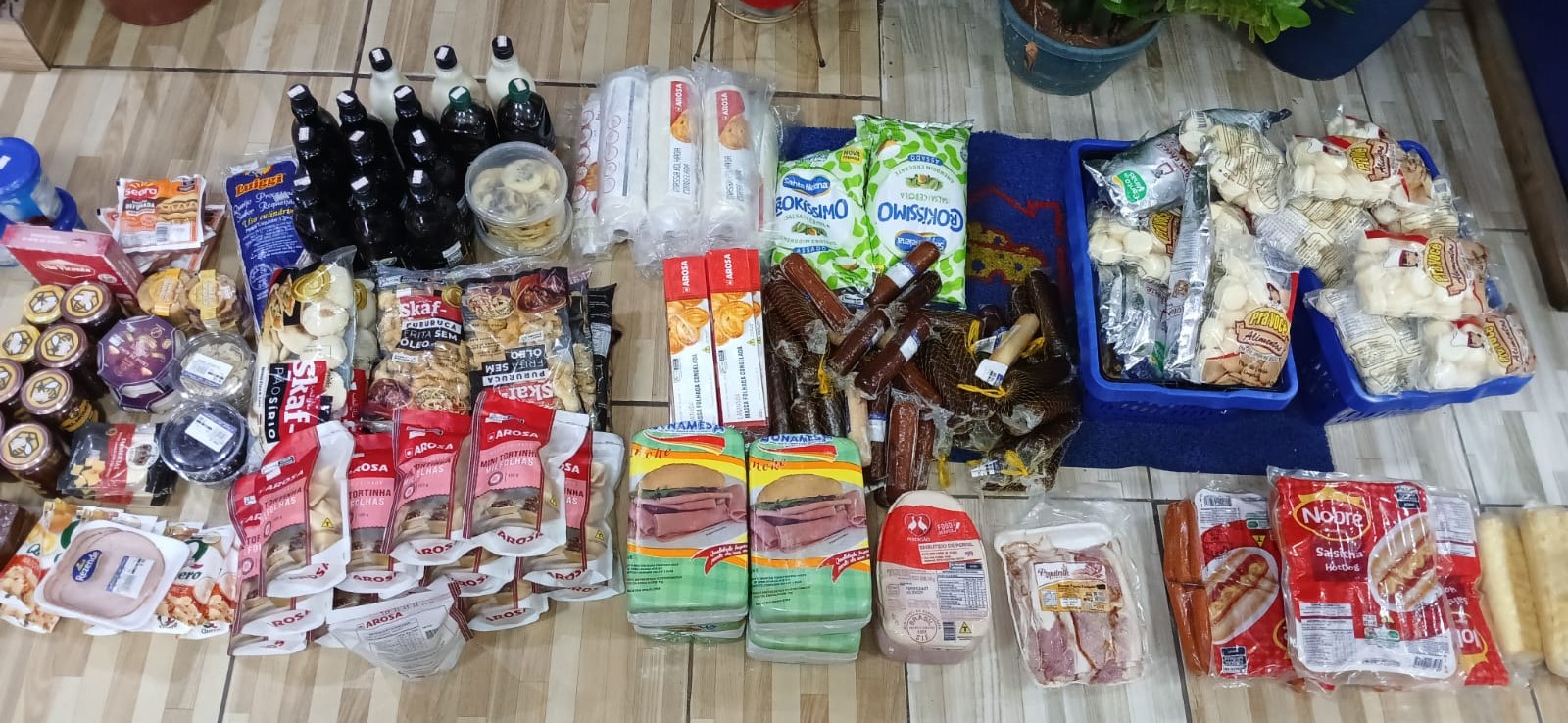 Imagem destacada do post: Procon Goiânia apreende mais de 90 produtos vencidos em empório no centro