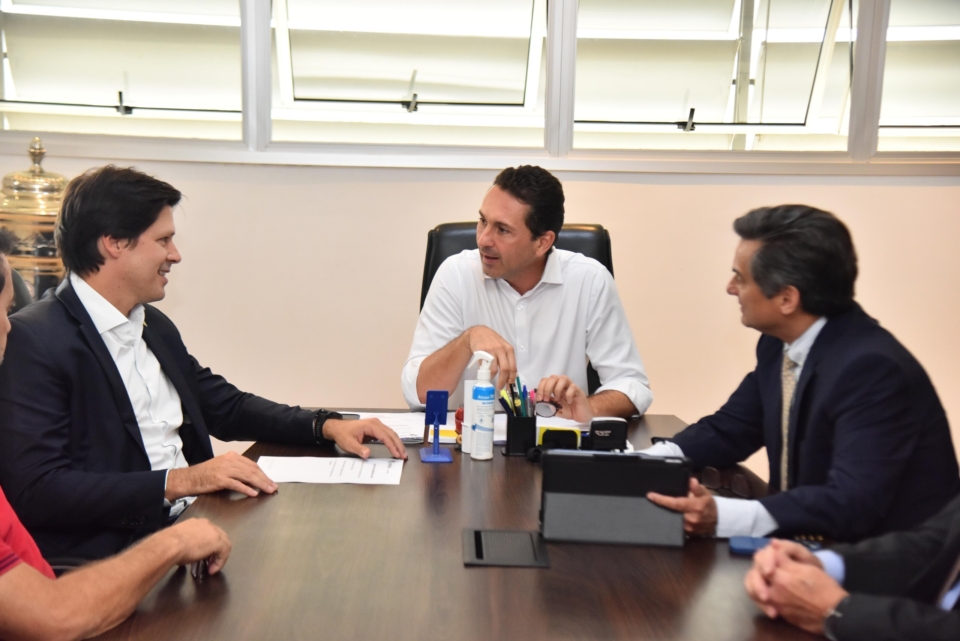 Imagem destacada do post: Vilela e Daniel conhecem planta-piloto de mineradora peruana em Aparecida