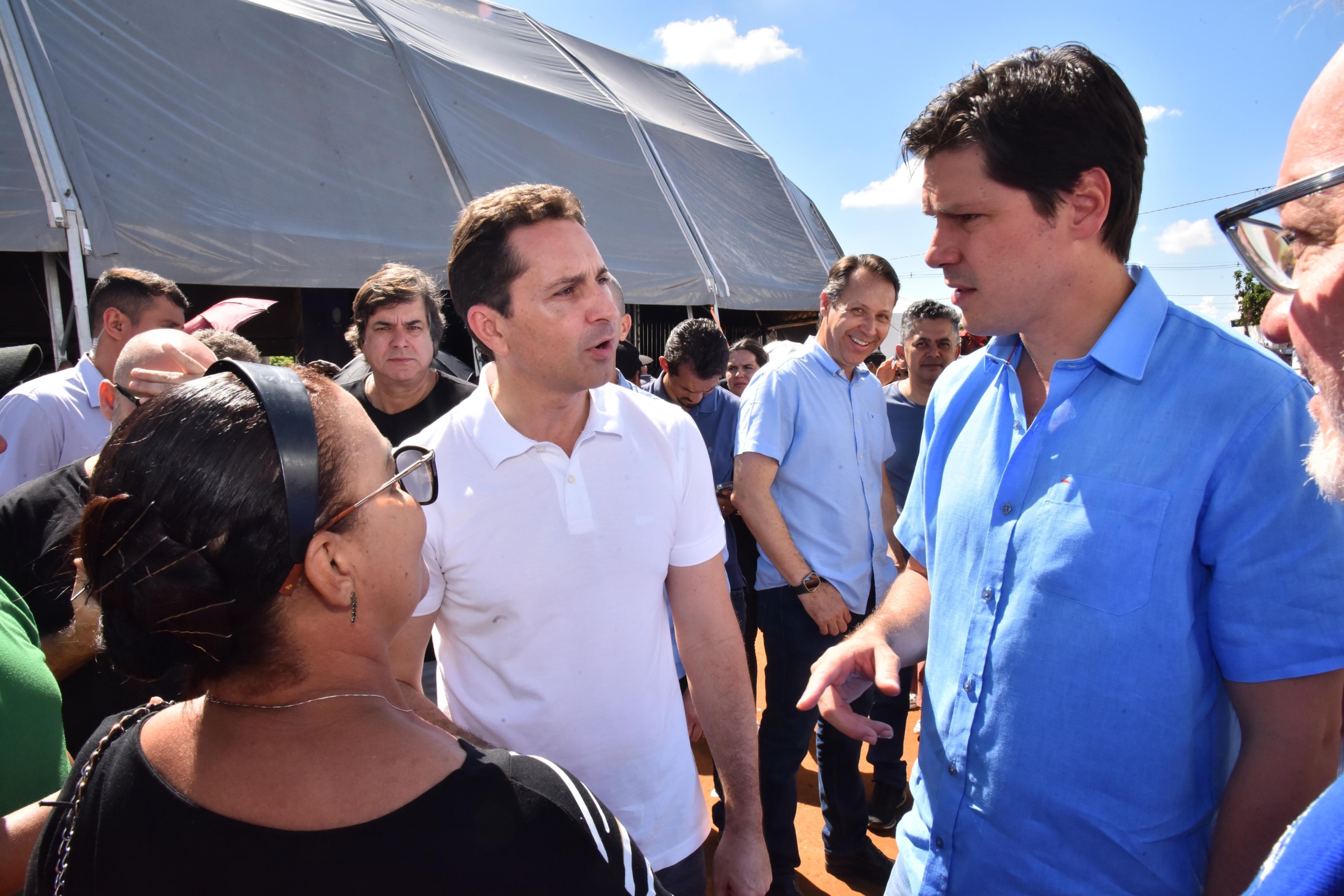 Imagem destacada do post: Vilela e Daniel entregam benefícios