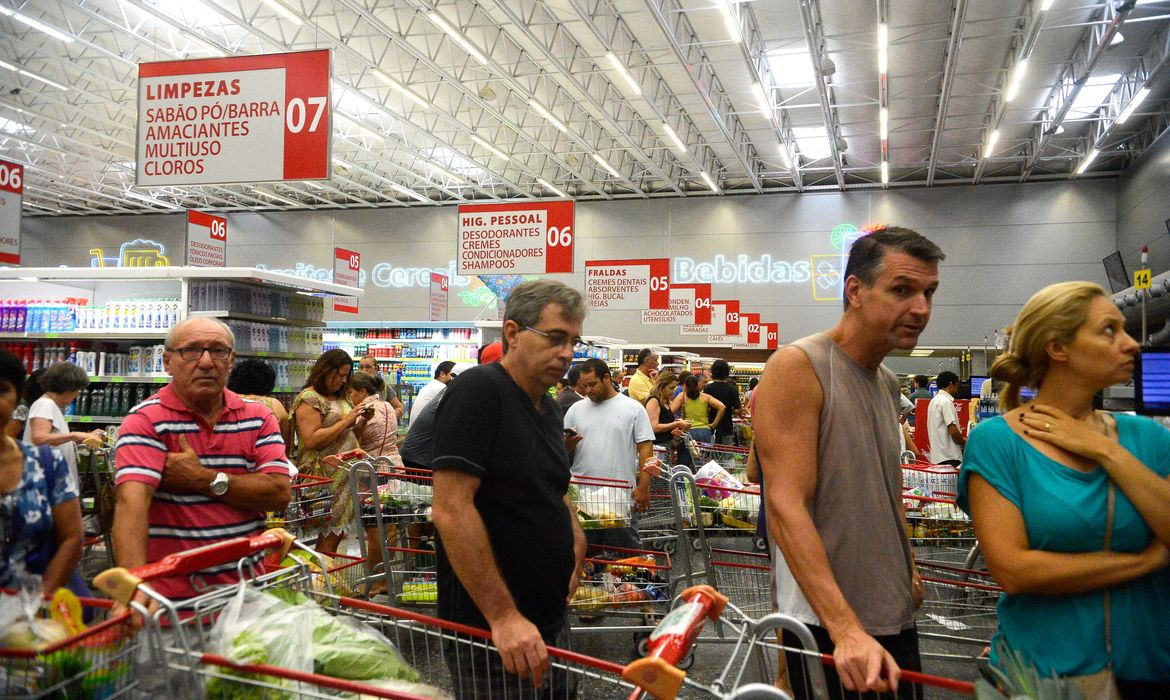 Imagem destacada do post: Mercado prevê inflação em queda e PIB em alta em 2025