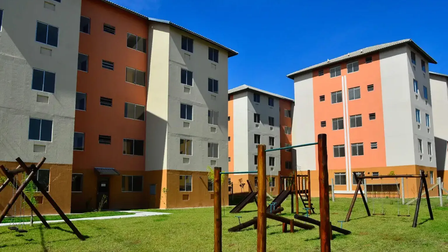 Imagem destacada do post: Minha Casa Minha Vida começa a financiar casas para famílias com renda até R$ 12 mil 