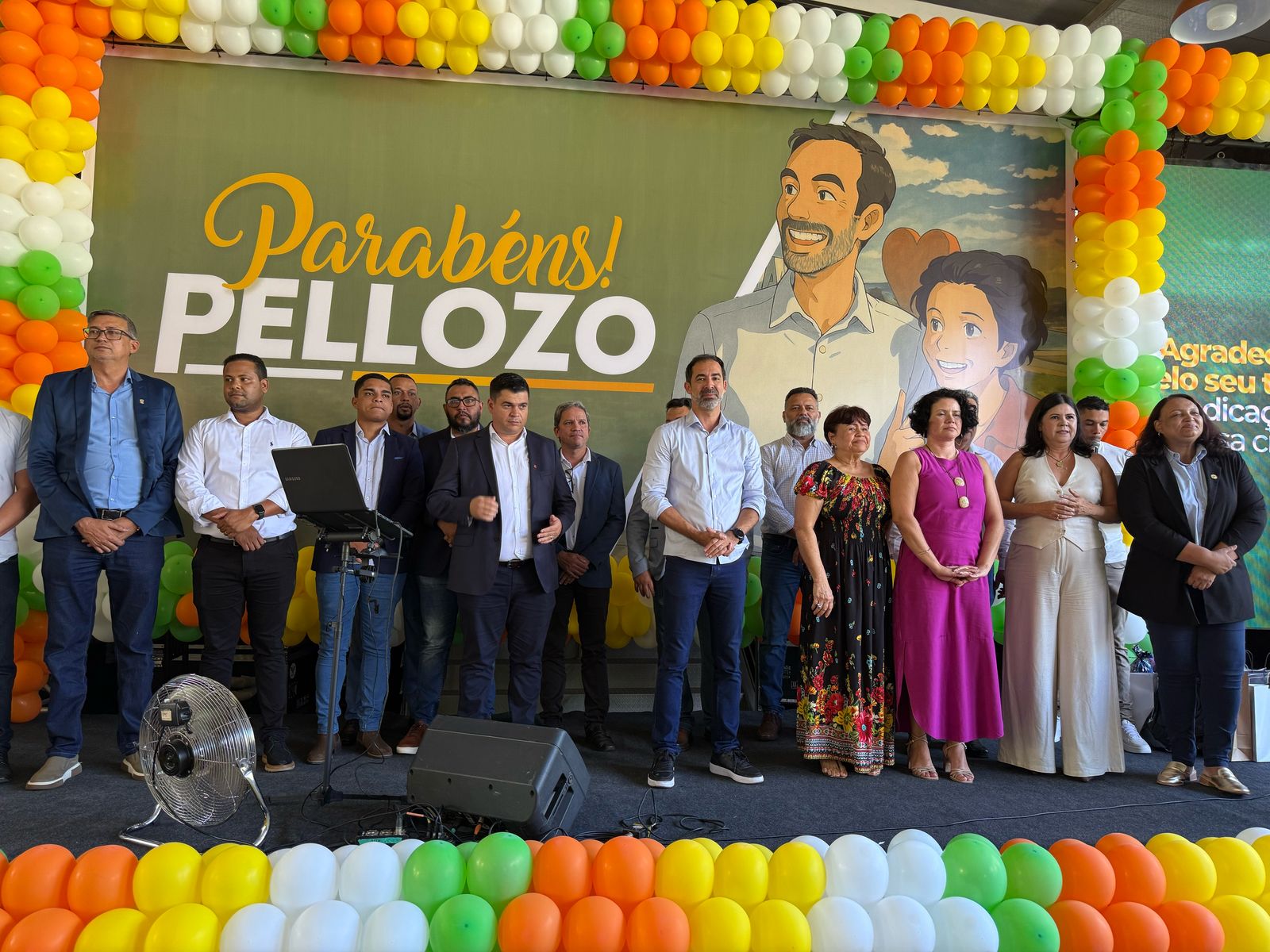 Imagem destacada do post: Pellozo celebra 48 anos com festa surpresa ao lado de autoridades, amigos e familiares