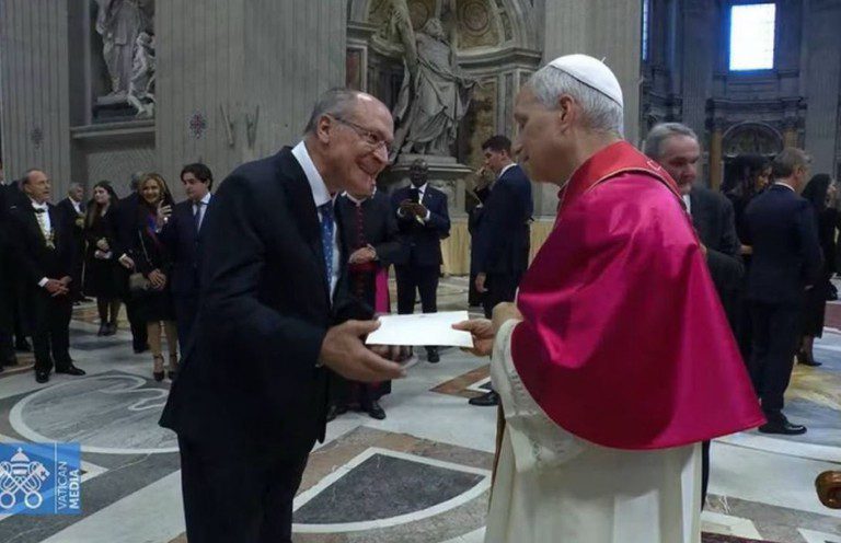 Imagem destacada do post: Alckmin convida papa Leão XIV ao Bradil