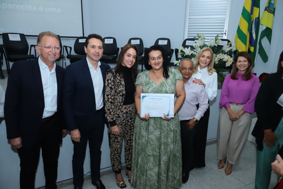 Imagem destacada do post: Vilela homenageia 40 servidores com entrega oficial de aposentadorias