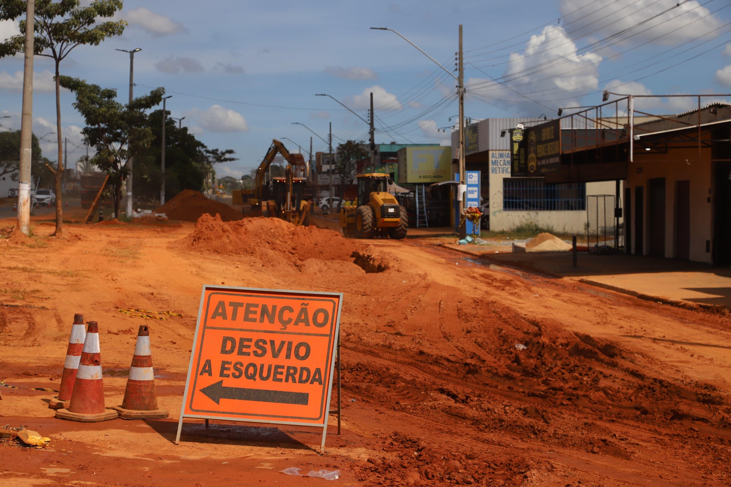 Imagem destacada do post: Avenida das Nações tem desvios para construção de trincheira e novo Eixo Viário