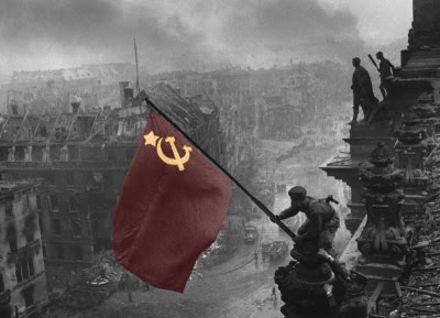 Imagem destacada do post: O dia que o Exército Vermelho conquistou o Reichstag e emocionou Drummond