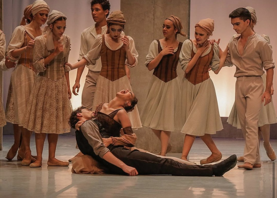 Imagem destacada do post: Teatro Escola Basileu França encena o clássico “Romeu e Julieta”